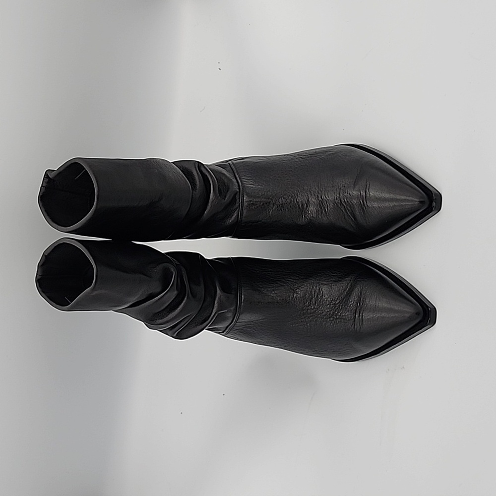 AQUATALIA Maddy Black Leather Low-heeled Scrunched Boot w/Pointed Toe, 7.5 - Picture 2 of 7